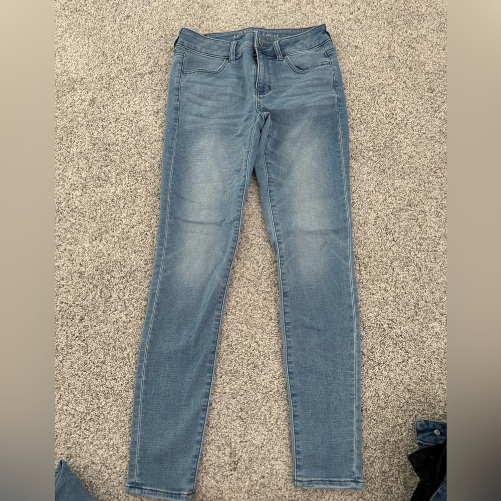 American Eagle Jeans size 4 skinny Jeans.